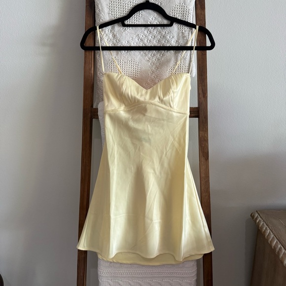 Lucy in the Sky Dresses & Skirts - NWOT Lucy in the Sky Butter Yellow Satin Back Bow Detailed Mini Dress